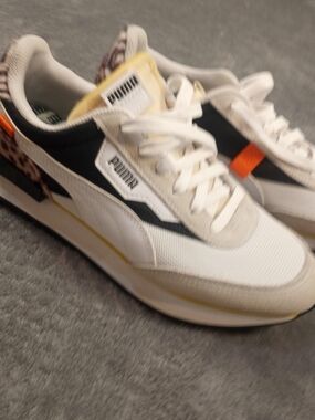 Puma White Black Yellow Retro Runner Sneakers Size 6
